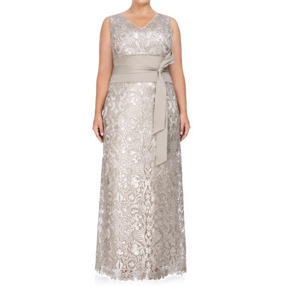 Tadashi Shoji Dresses & Skirts - Tadashi Shoji Hesperia shimmer lace formal dress